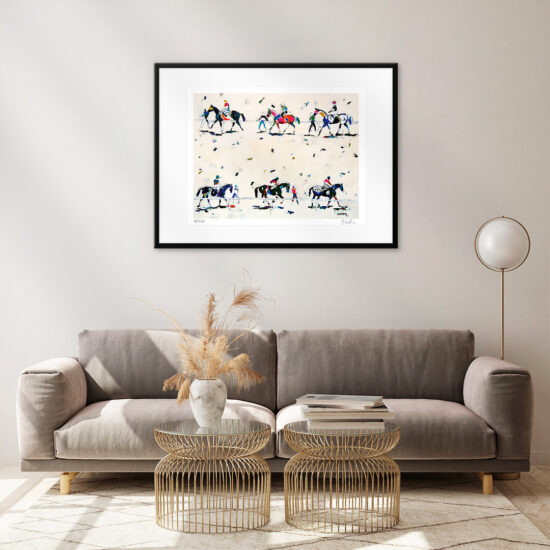Scena padoku z obrazu 'Paddock' Lustyka, gdzie konie przygotowują się do wyścigów.