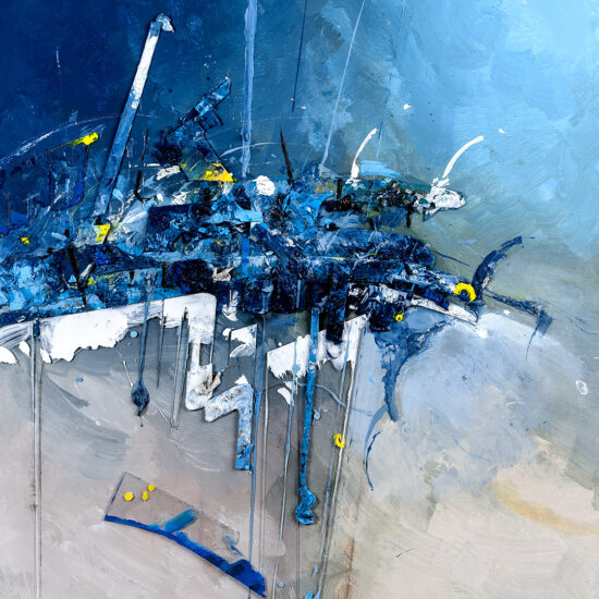 Asamblaż abstrakcyjny Tadeusza Baranowskiego z żywymi plamami koloru na spokojnym tle