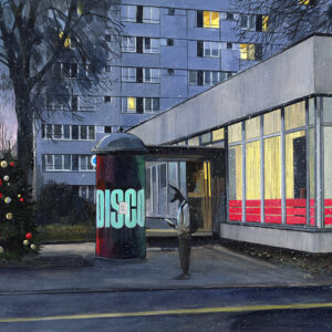 Obraz Joanny Karpowicz „All I Want For Xmass Is You” – Anubis w miasteczku studenckim AGH w Krakowie, blokowisko i afisz „DISCO”.