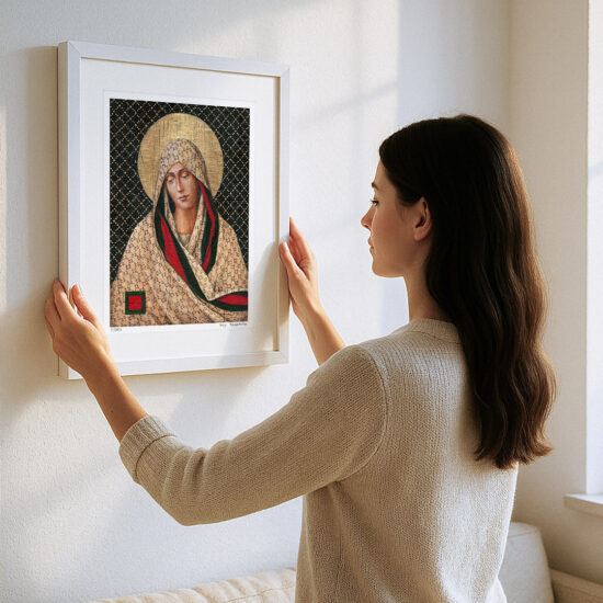 Współczesna interpretacja ikony religijnej – Matka Boska w szatach Gucci, obraz Borysa Fiodorowicza „Fashion Icon II”.